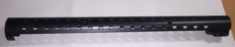 Se vende este "HEAT SHIELD" (cubre cañón) fabricado por MOSSBERG.
Es válido para escopetas MOSSBERG 01