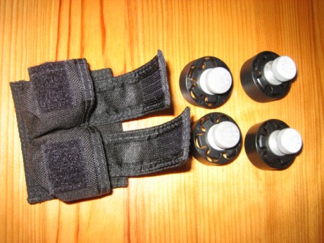 Hola.  Vendo 4 cargadores y portacargadores para revolver S/W HKS modelo 586, seis balas del 357/38Esp..
Dos 01