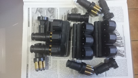 Vendo material para revolver que ya no utilizo por pasarme a otro modelo con moonclips.

6 cargadores 02