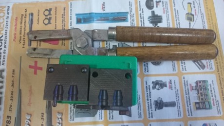 Tenazas Rcbs y molde Rcbs 40 S&W 170 Grains SWC

70€ más transporte.



El material esta en Madrid 02