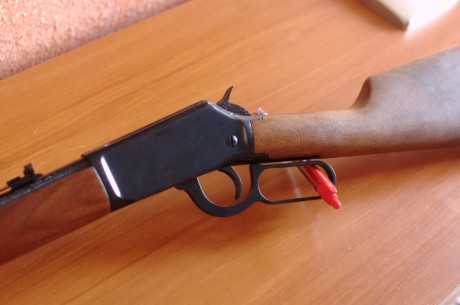Vendo magnifica carabina winchester modelo 9422 del calibre 22 LR como nueva.

Muy ligera con su mecanismo 11