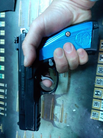 Vendo estas cachas CZ originales azules.
Las corte para que pudiera usar un fannel.
Nuevas en la web de 00