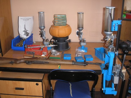 vendo dillon 550 con tres torres completas del calibre 32,38 y 9mmprb con avisador ,limpia vainas y bascula 00