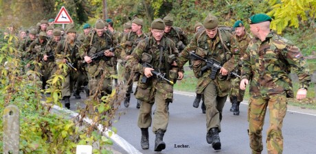 Hola a todos..... :saluting-soldier: 

  Vídeos y temas de las Fuerzas Especiales mundial.  
 
Holandés 10