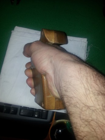 Un saludo a todos y feliz navidad
pongo a la venta esta cacha anatomica marca MORINI talla "L" 02