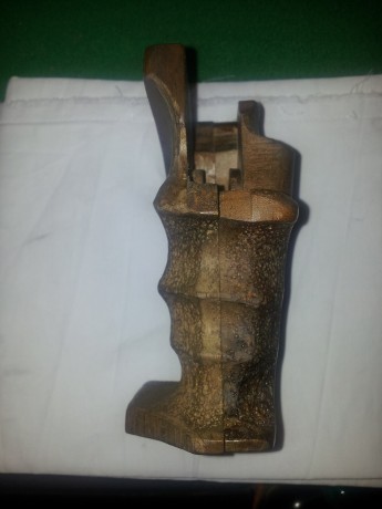 Un saludo a todos y feliz navidad
pongo a la venta esta cacha anatomica marca MORINI talla "L" 12