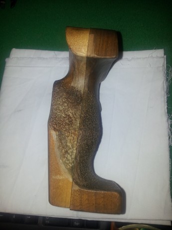 Un saludo a todos y feliz navidad
pongo a la venta esta cacha anatomica marca MORINI talla "L" 11