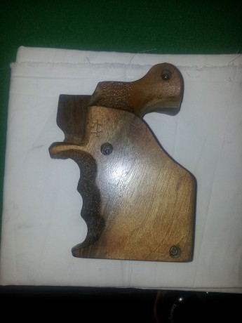 Un saludo a todos y feliz navidad
pongo a la venta esta cacha anatomica marca MORINI talla "L" 10