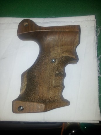 Un saludo a todos y feliz navidad
pongo a la venta esta cacha anatomica marca MORINI talla "L" 22