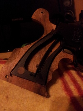 Un saludo a todos y feliz navidad
pongo a la venta esta cacha anatomica marca MORINI talla "L" 31