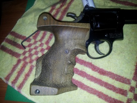 Un saludo a todos y feliz navidad
pongo a la venta esta cacha anatomica marca MORINI talla "L" 30