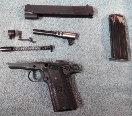 Un amigo me ha pedido que le anuncia su Llama Max II del 9mm parabelum, con un cargador.

Se encuentra 00