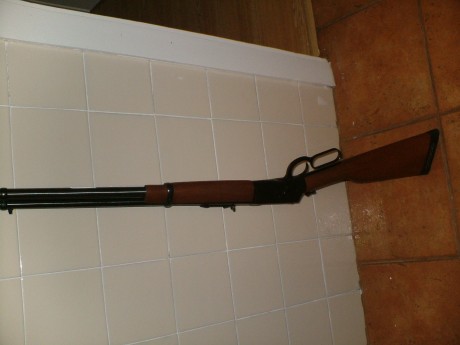 Vendo rifle de palanca Rossi 454 Casull.Comprado en Diciembre del 2015.Tiene tirados unos 10 tiros.Tambien 01