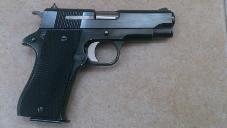 Hola, vendo pistola Star BKM en excelente estado con dos cargadores, el calibre es el 9mm. Parabellum. 00