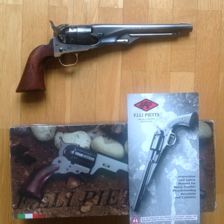 Vendo este Pietta Colt Navy 1860 en calibre 44, es un modelo con un efecto envejecido, old west, muy bonito 02