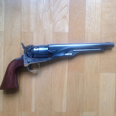 Vendo este Pietta Colt Navy 1860 en calibre 44, es un modelo con un efecto envejecido, old west, muy bonito 01