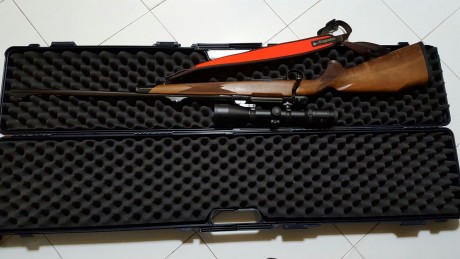 rifle de cerrojo de la casa HEYM modelo SR21, prácticamente  nuevo (tres cajas de balas quemadas), por 02