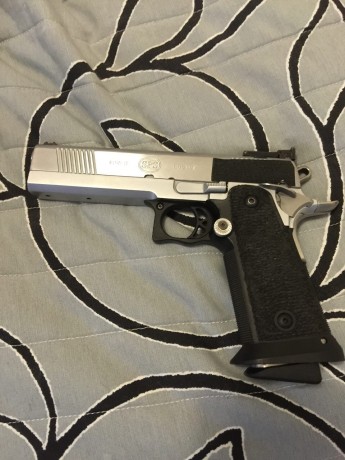 Hola foreros. 
Vendo pistola SPS PLUS II, por cambio de categoría. Tiene dos cañones del 9 y del 40, tres 00
