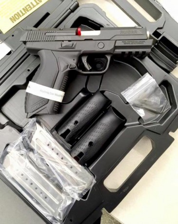 Podemos empezar por Ruger:

https://www.armas.es/mundo-armas/33024-ruger-anuncia-oficialmente-el-lanzamiento-de-la-american-pistol

Vídeos 00