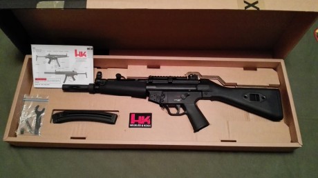Hola a todos.
Vendo, por necesidad de espacio para otros proyectos, H&K MP5 calibre .22 de Carl Walther, 01