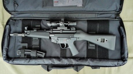 Hola a todos.
Vendo, por necesidad de espacio para otros proyectos, H&K MP5 calibre .22 de Carl Walther, 22