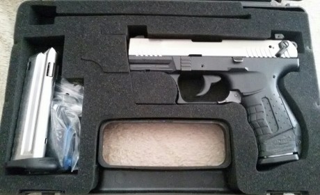   Hola amig@s!

Haciendo limpia en el armero le toca salir a esta P22 corta en acabado "duotone" 00
