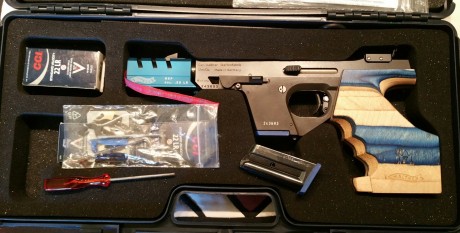 Hola compañeros.
Por dejar la afición del tiro vendo todas mis pistolas.
Esta en concreto es una Walther 10