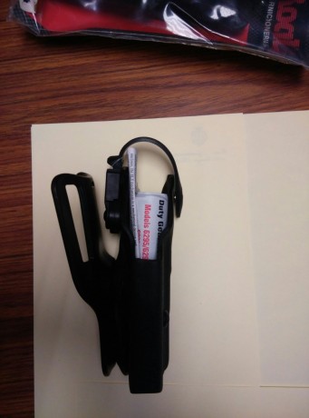 Vendo funda SAFARILAND 6280 para Walther P99, en estado NUEVA SIN USAR, con su etiqueta aun colgada.

Lleva 02