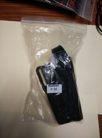 Vendo funda SAFARILAND 6280 para Walther P99, en estado NUEVA SIN USAR, con su etiqueta aun colgada.

Lleva 01