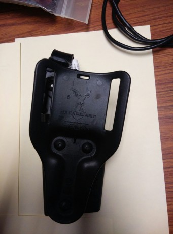 Vendo funda SAFARILAND 6280 para Walther P99, en estado NUEVA SIN USAR, con su etiqueta aun colgada.

Lleva 10