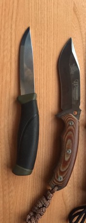 buenas a todos
Pongo en venta estos dos cuchillos de todos conocidos, el JJKS1 ha sido usado pero esta 01