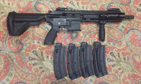 carabina calibre 22 lr , marca HK . modelo 416d , modelo cañon corto , como nuevo muy poco uso , se incluyen 02