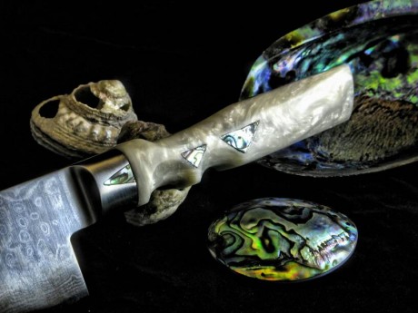 Hola os enseño un cuchillo que hice hace un año con una hoja de acero inoxidable de damasco VG10 japones. 00