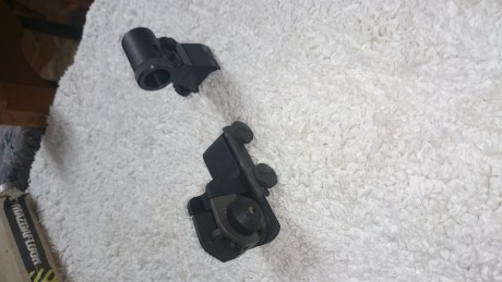 Hola a todos, tengo varios accesorios para AR 15, entre ellos el alza y punto de mira para rail picantiny, 01