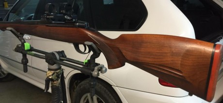 Rifle Zoli con monturas de la misma marca, bien cuidado 
Culata de lomo de jabalí muy bonito del calibre 10