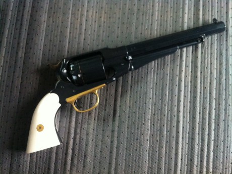 Vendo revolver pietta 1858 , turquesa , polvorera , cargador de tambores , porta pistones y regalo el 01