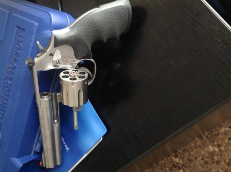 VENDIDO Smith&Wesson .357 magnum modelo 686 cañón de 6".
Guiada en F en calibres .357" y 01