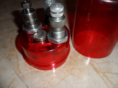 Los vendo por 35€ portes incluidos a la península, el dosificador de pólvora amarillo que no sale en la 00