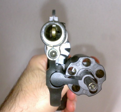Los reyes han pasado por casa con un poco de retraso y me han dejado un clásico, el S&W Chiefs Special 00