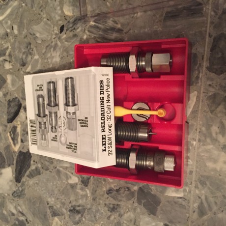Pues eso cambio Dies nuevos sin ningun tipo de uso por Dies del calibre 38sp preferiblemente tambien nuevos 00
