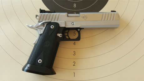 Muy buenas a todos!!!!

Pongo a la venta esta magnifica arma por no usar.
La pistola esta completamente 01