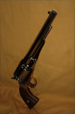 Hola.

Tengo dos revólveres Uberti un "Improved" con armazón forjado y uno en acero inoxidable. 01