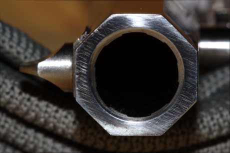 Hola.

Tengo dos revólveres Uberti un "Improved" con armazón forjado y uno en acero inoxidable. 10