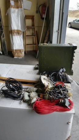 Hola a todos soy usuario de este foro y quiero exponer que dispongo de emisoras militares en fm de fabricacion 12