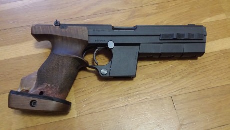 Por ir haciendo caja para comprar un AR15 vendo mi Hammerli 280 del .22, esta en perfecto estado con maletin 01