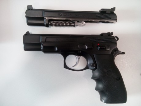Vendo CZ75 Kadet calibre 22mm en muy buen estado junto a kit del calibre 9mm CZ75B. Incluyo: Grip de goma, 02