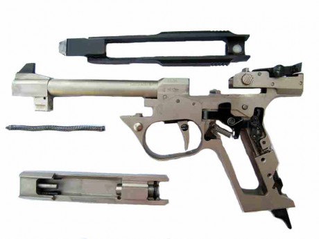 Bueno el caso es que hoy me di cuenta de que hay un tope de goma en el contrapeso de la pistola (donde 40
