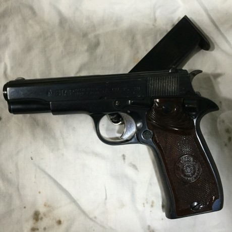 Hola, un compañero del tiro me a pedido que ponga en venta sus armas por dejar la afición del tiro olímpico.
Las 01