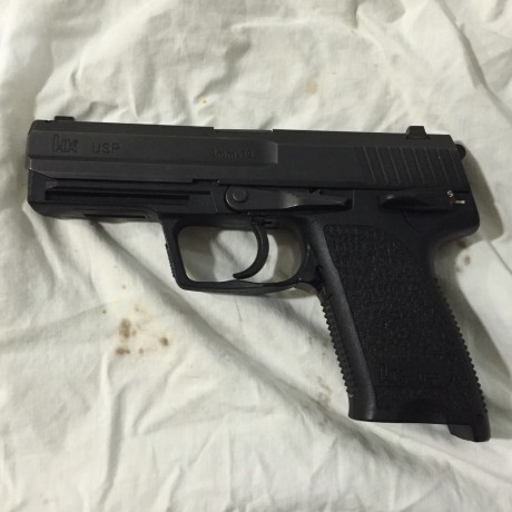 Hola, un compañero del tiro me a pedido que ponga en venta sus armas por dejar la afición del tiro olímpico.
Las 20