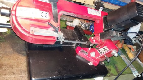 Vendo esta Ingletadora para cortar hierro y metales de todas clases, usada pero como nueva 150e + portes 02
